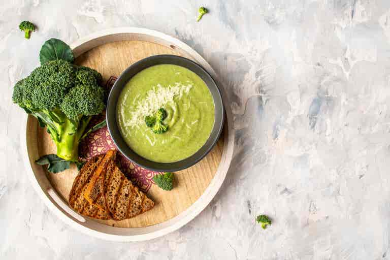 Cheese, broccoli and potato soup: ingredients and step by step