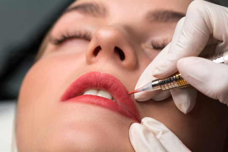 Lip blushing: la técnica en tendencia que engrosa y perfila los labios