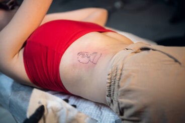 5 beneficios del aceite de coco para los tatuajes