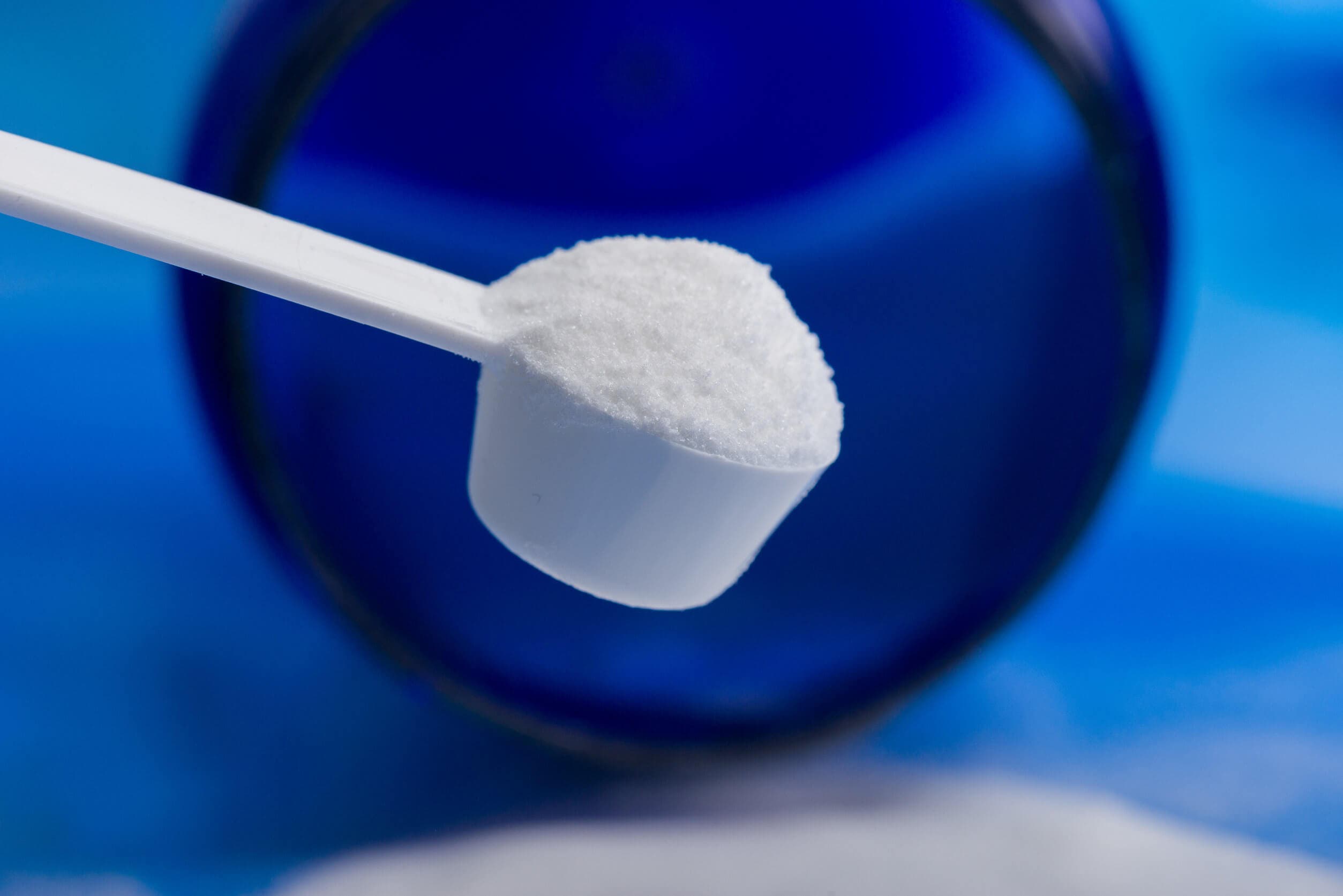 Du bicarbonate de soude pour nettoyer les murs blancs.