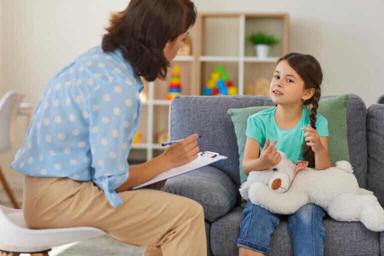 6 tipos de terapia que ayudan a los niños con su salud mental