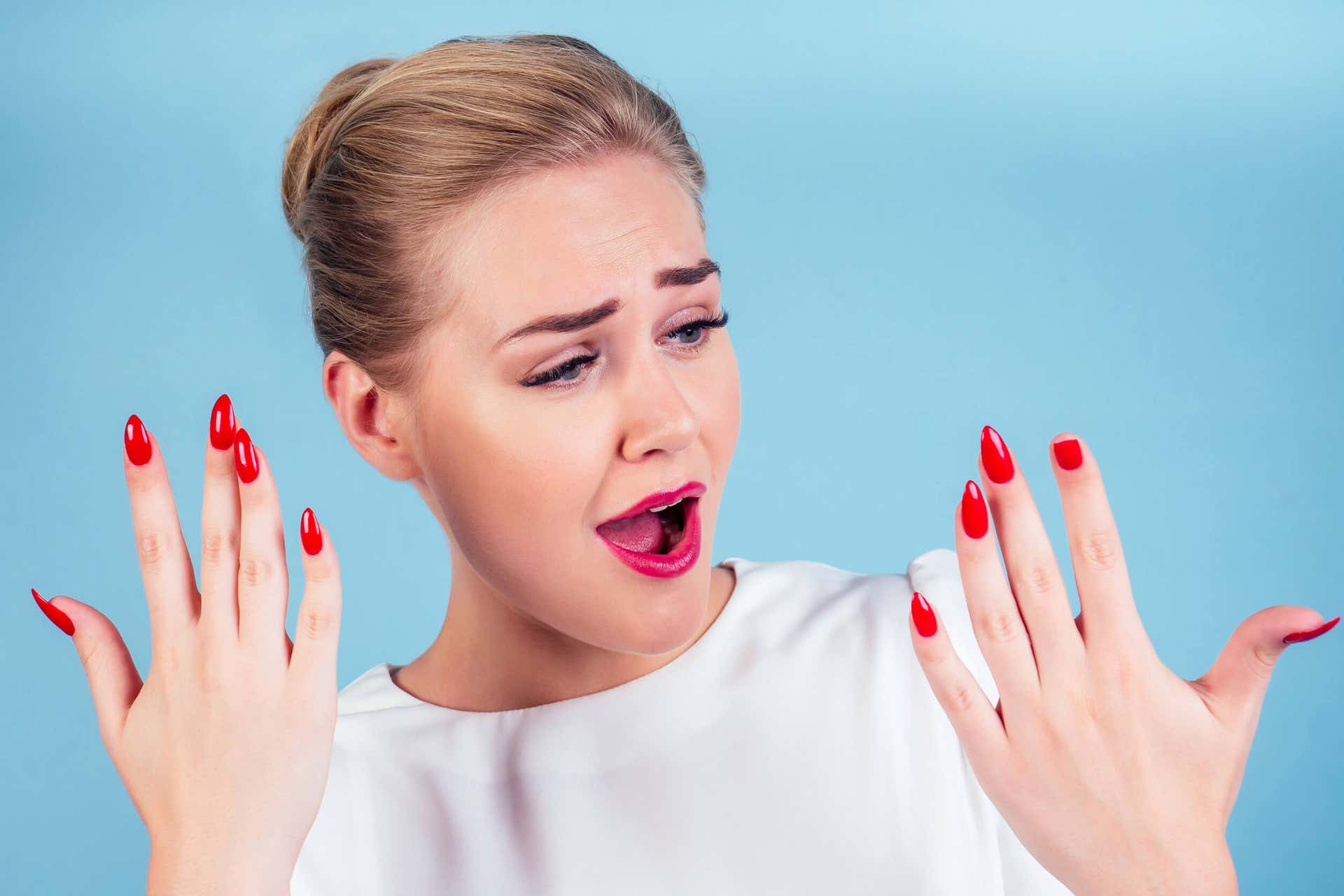¿Por qué se produce el dolor en las uñas acrílicas?