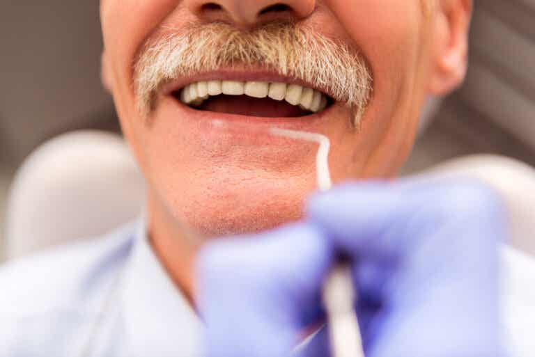 Principales efectos del envejecimiento en dientes y encías
