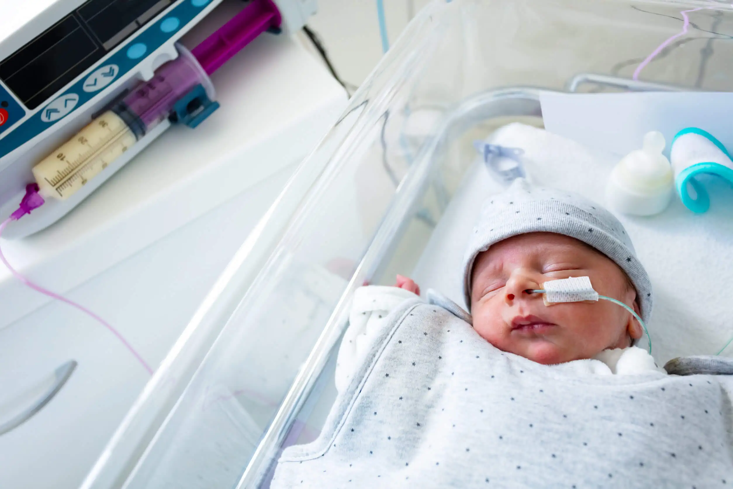Bebé prematuro en el hospital
