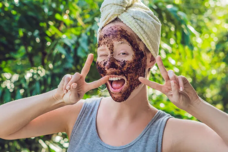 Suero facial de cafeína para el contorno de los ojos: ¿cuáles son sus beneficios?