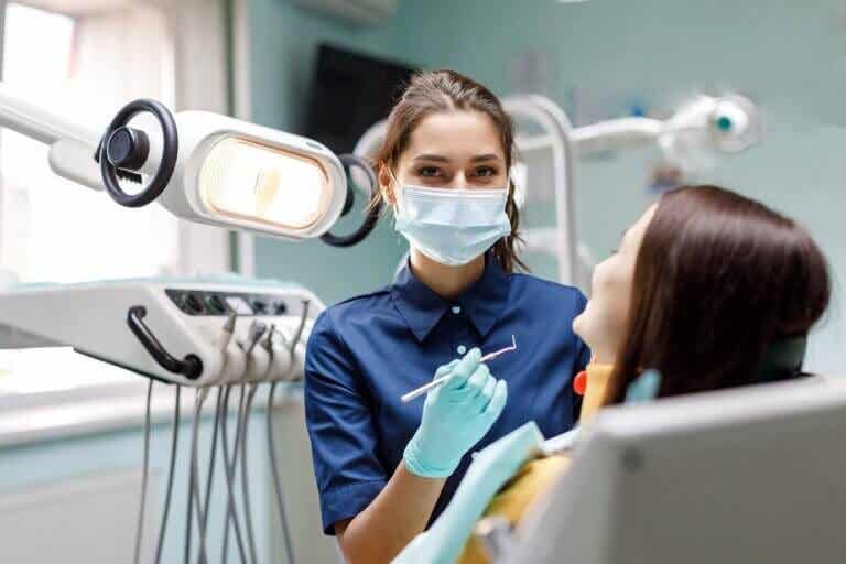 ¿Cuál es la diferencia entre un dentista y un ortodoncista?