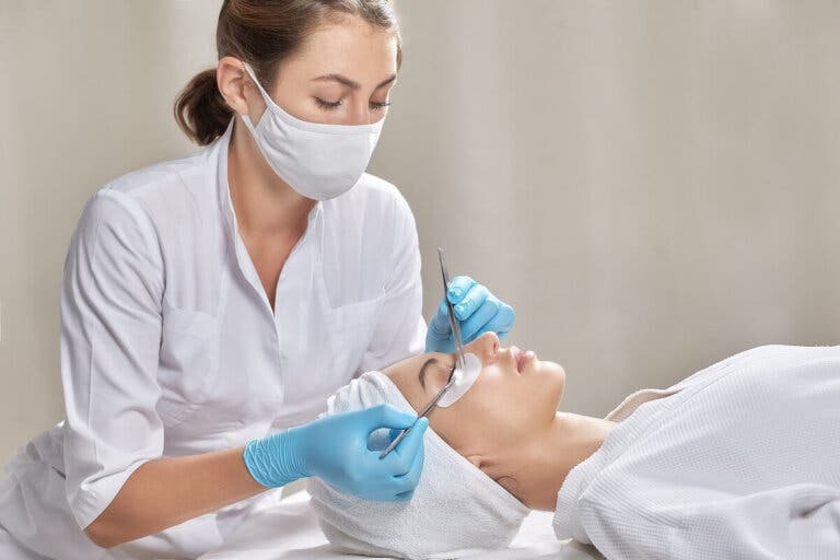 Todo lo que debes saber sobre las extensiones de pestañas