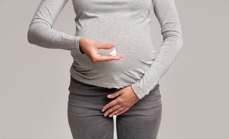 ¿Cómo es el flujo vaginal los primeros días de embarazo?