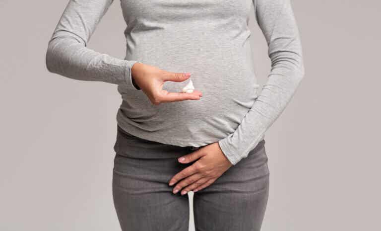 Qué puede causar flujo en el embarazo y cómo tratarlo