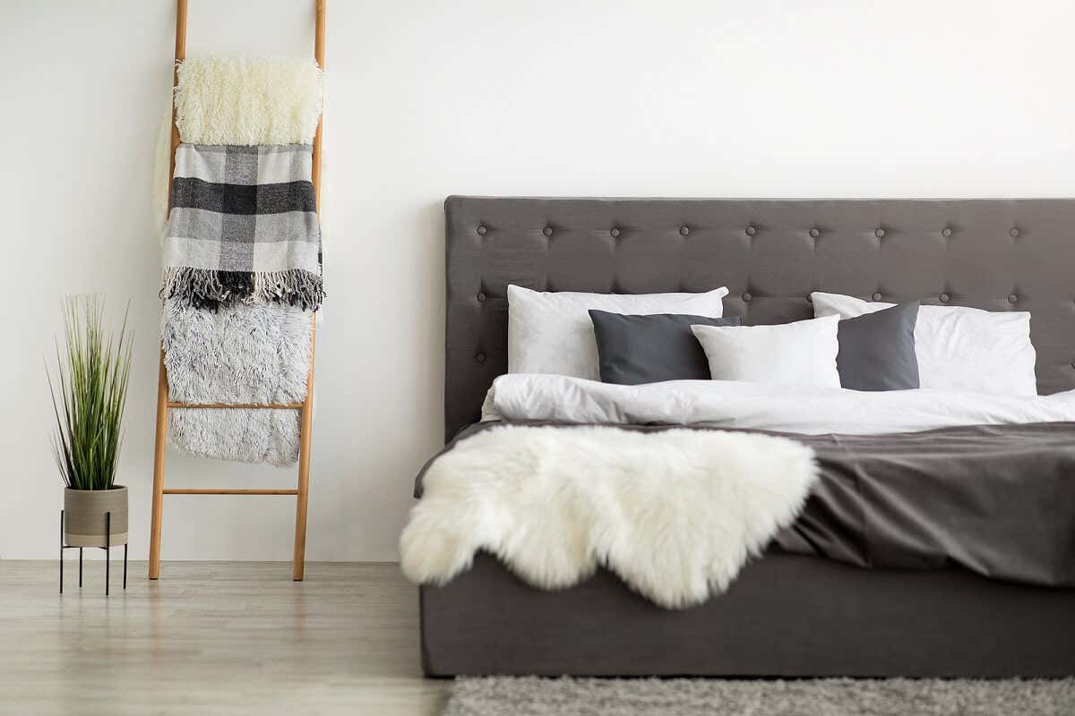 Camera da letto in stile minimalista.