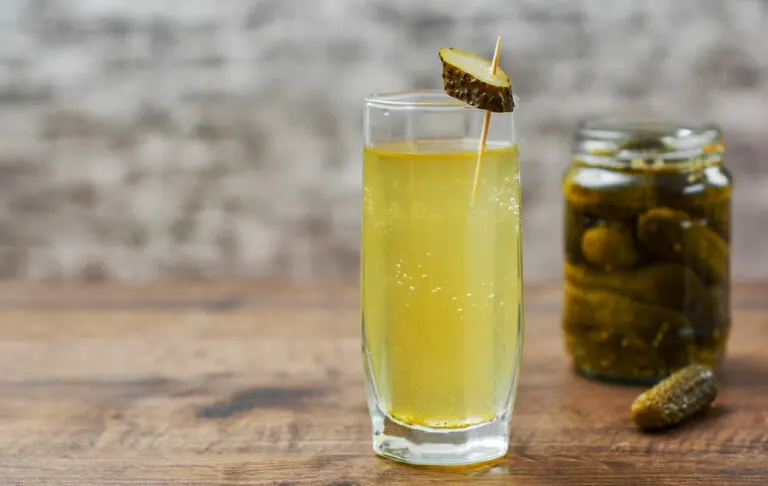 Jugo de pepinillos: nutrición, beneficios y efectos secundarios