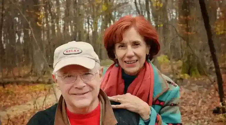 Le couple contraint de se séparer.