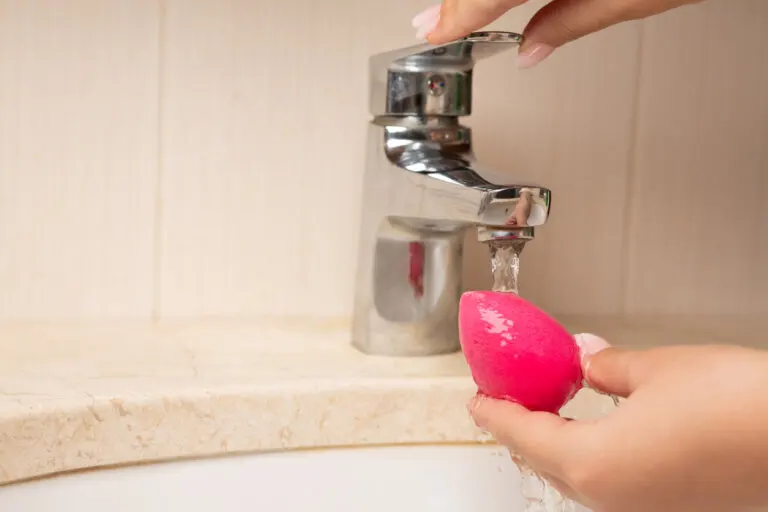 Cómo limpiar la beauty blender o esponja difuminadora sin estropearla