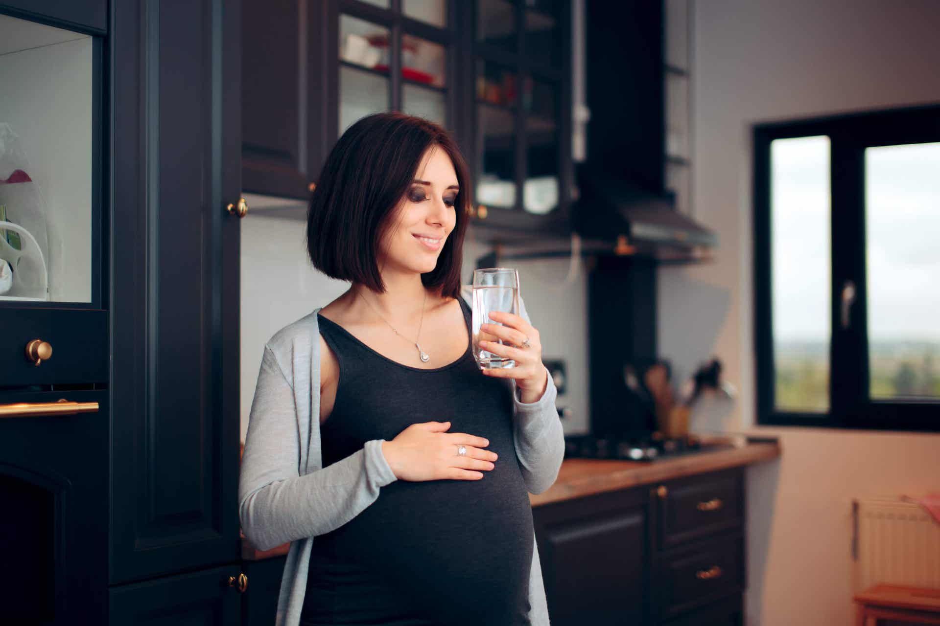 La sinusite pendant la grossesse peut être améliorée avec l'hydratation.