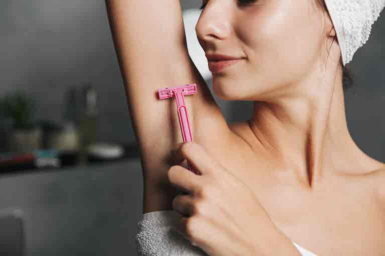 Pasos para rasurar la piel sin irritarla