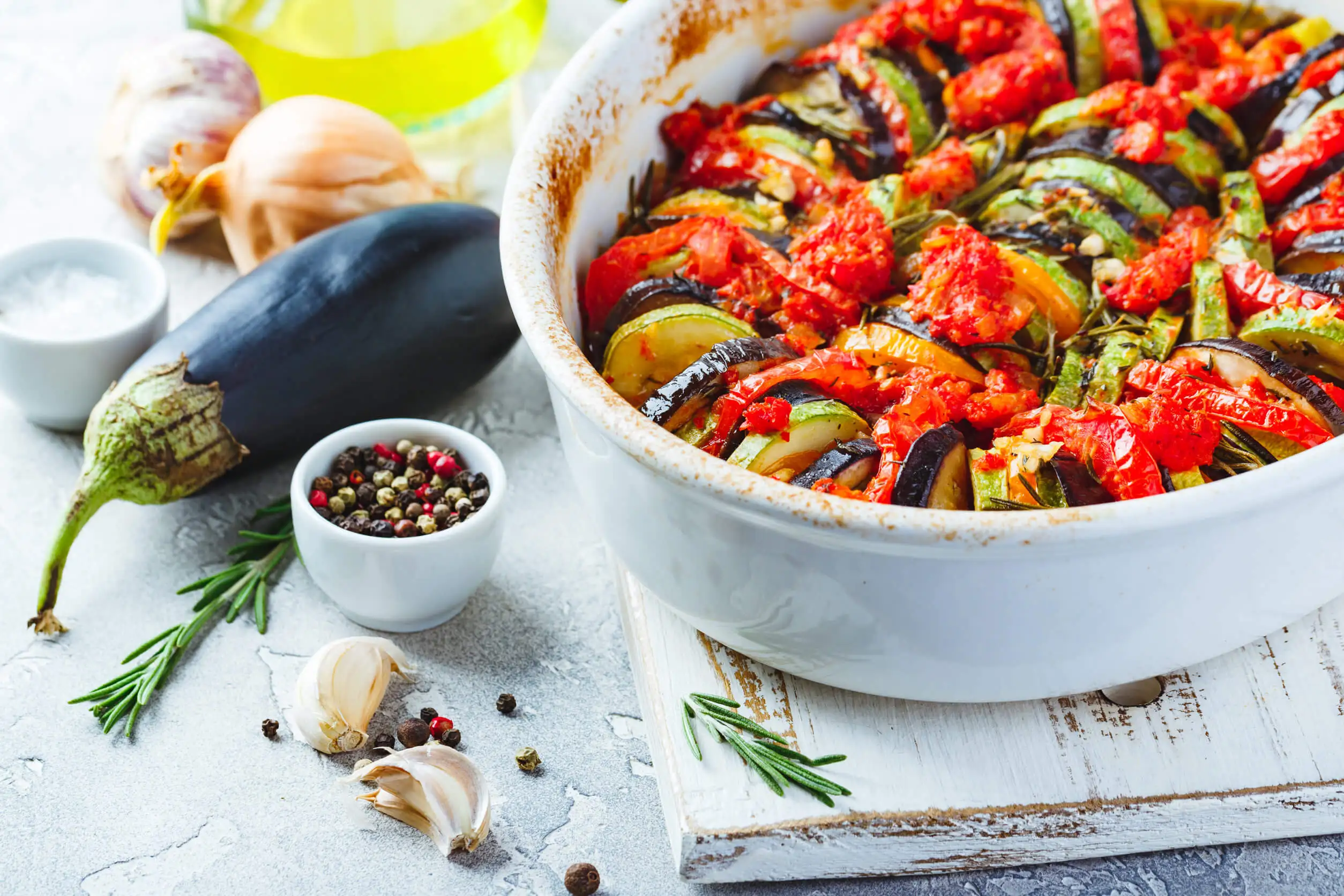 Ratatouille in einer Auflaufform