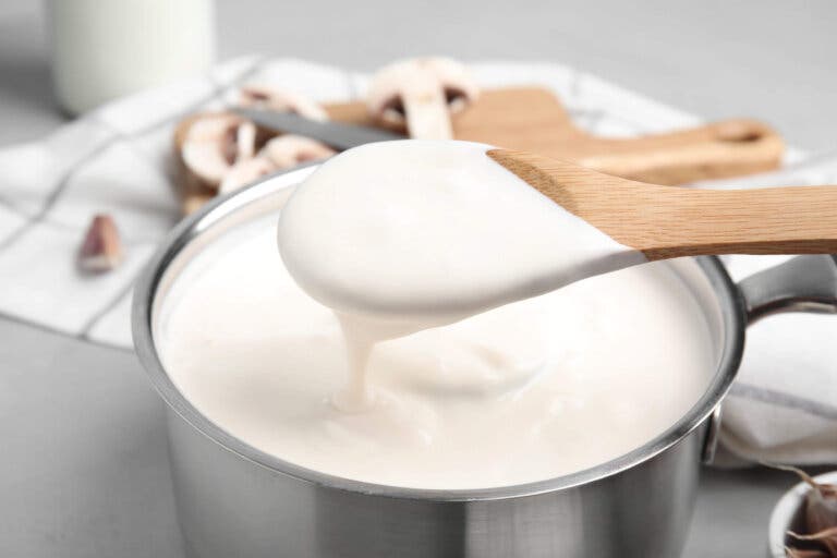 Receta de salsa bechamel keto baja en calorías