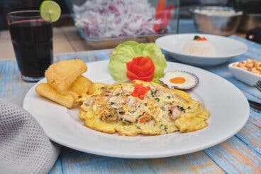 Tortilla de huevo con atún: fácil receta para cualquier momento