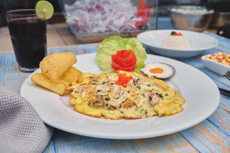 Egg omelette with tuna: easy recipe for any time