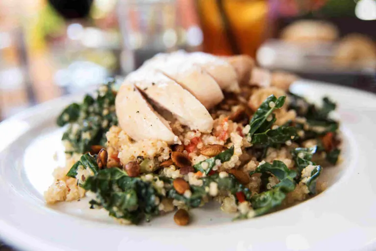 Ensalada de quínoa, pollo y verduras