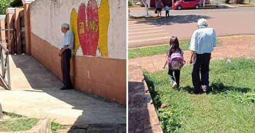 Hombre de 88 años espera a su bisnieta en la escuela, ¡todos los días!
