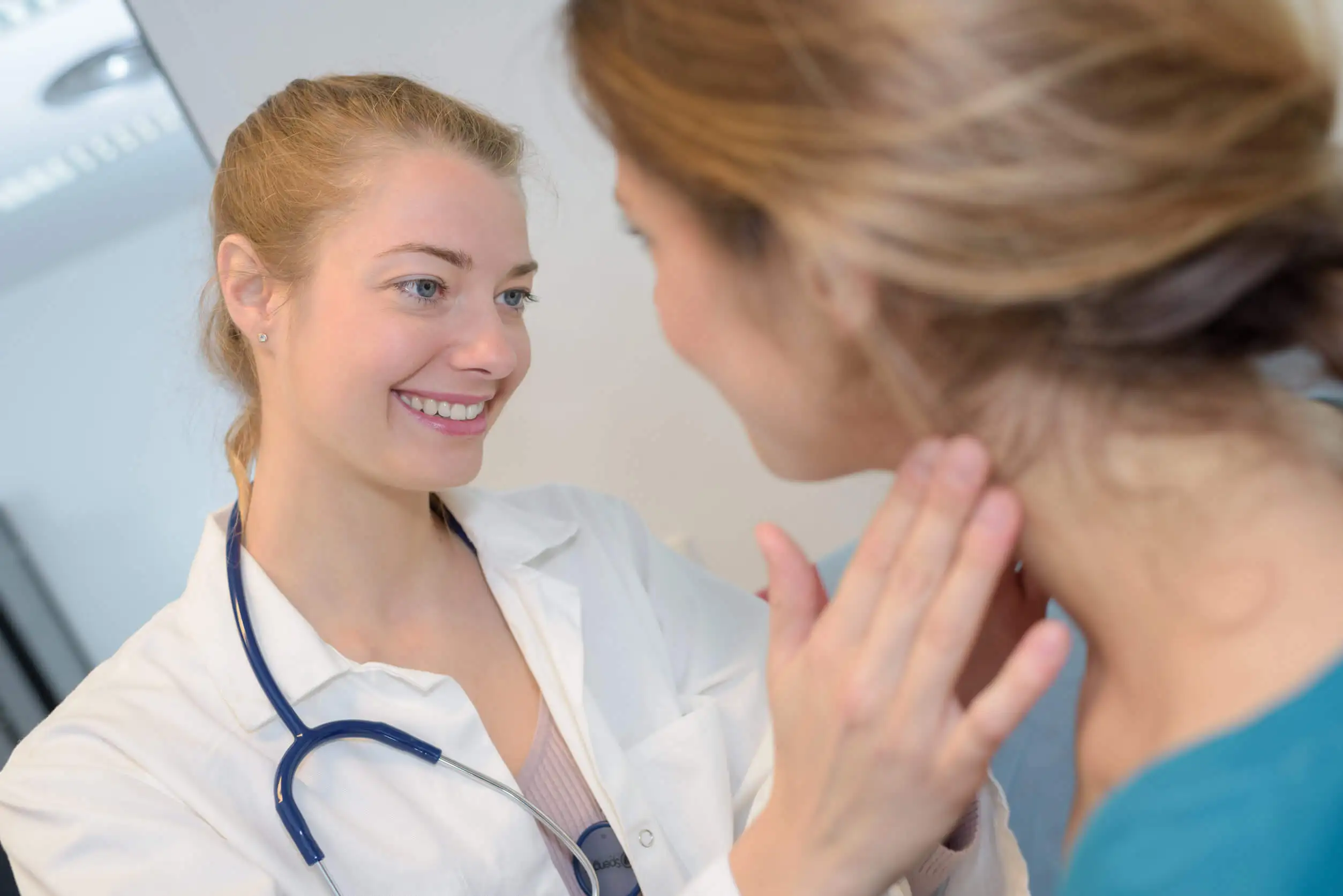 La inflamación de los ganglios linfáticos por el médico