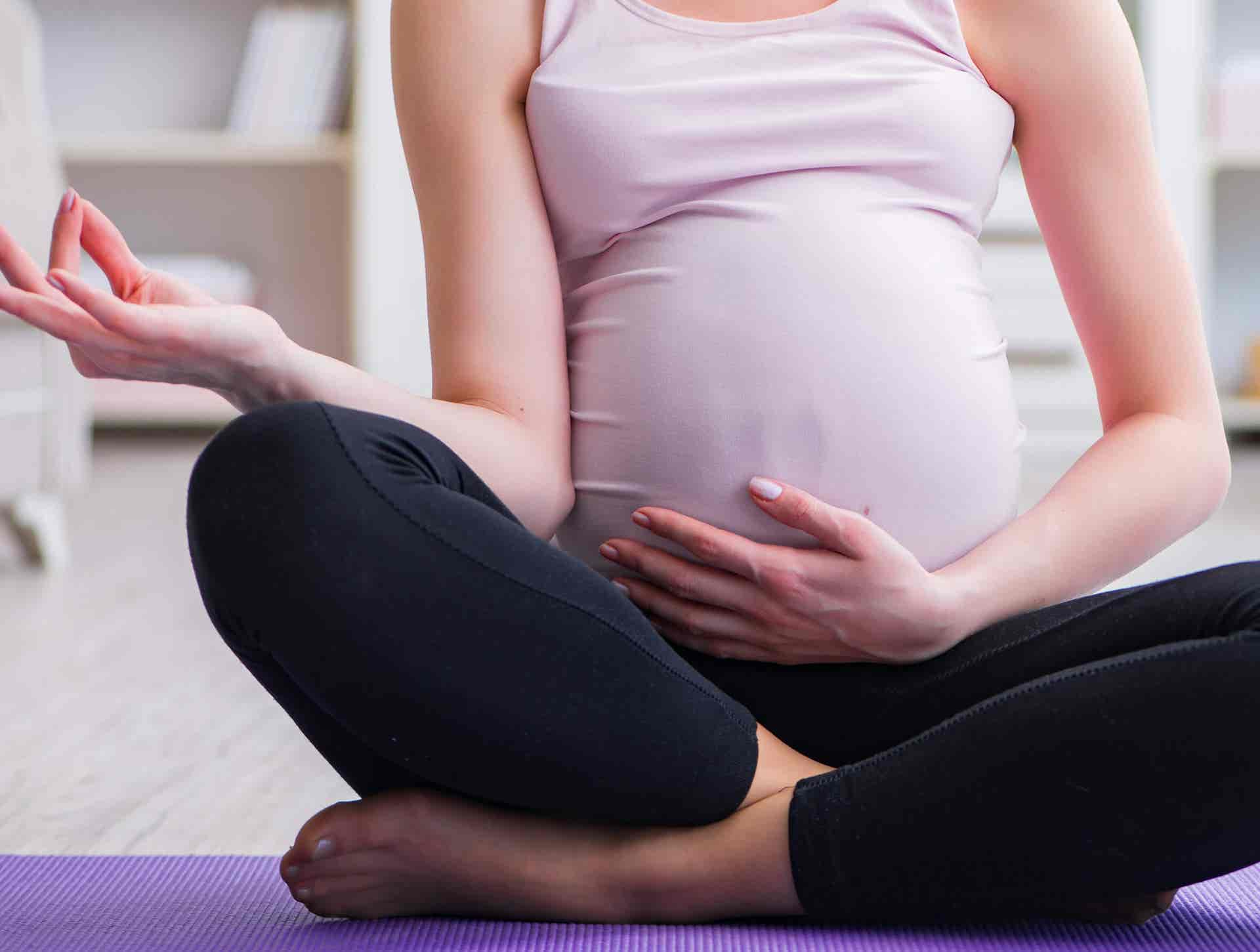 Une femme enceinte qui pratique l'hypnonaissance.