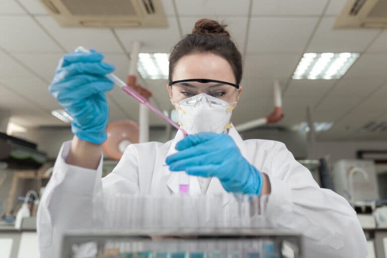 Terapia biológica en la enfermedad de Crohn: ventajas y riesgos