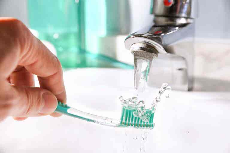 5 consejos para mantener el cepillo de dientes limpio