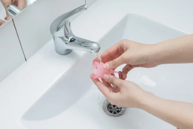 ¿Cómo esterilizar y limpiar la copa menstrual?