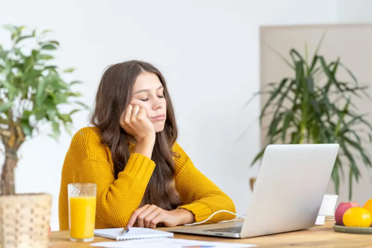 8 ventajas y desventajas del aburrimiento, ¿sirve para algo?