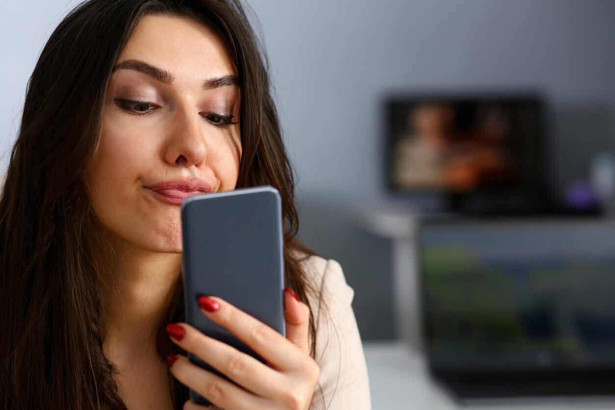 La nomofobia es la adicción el uso de los teléfonos móviles