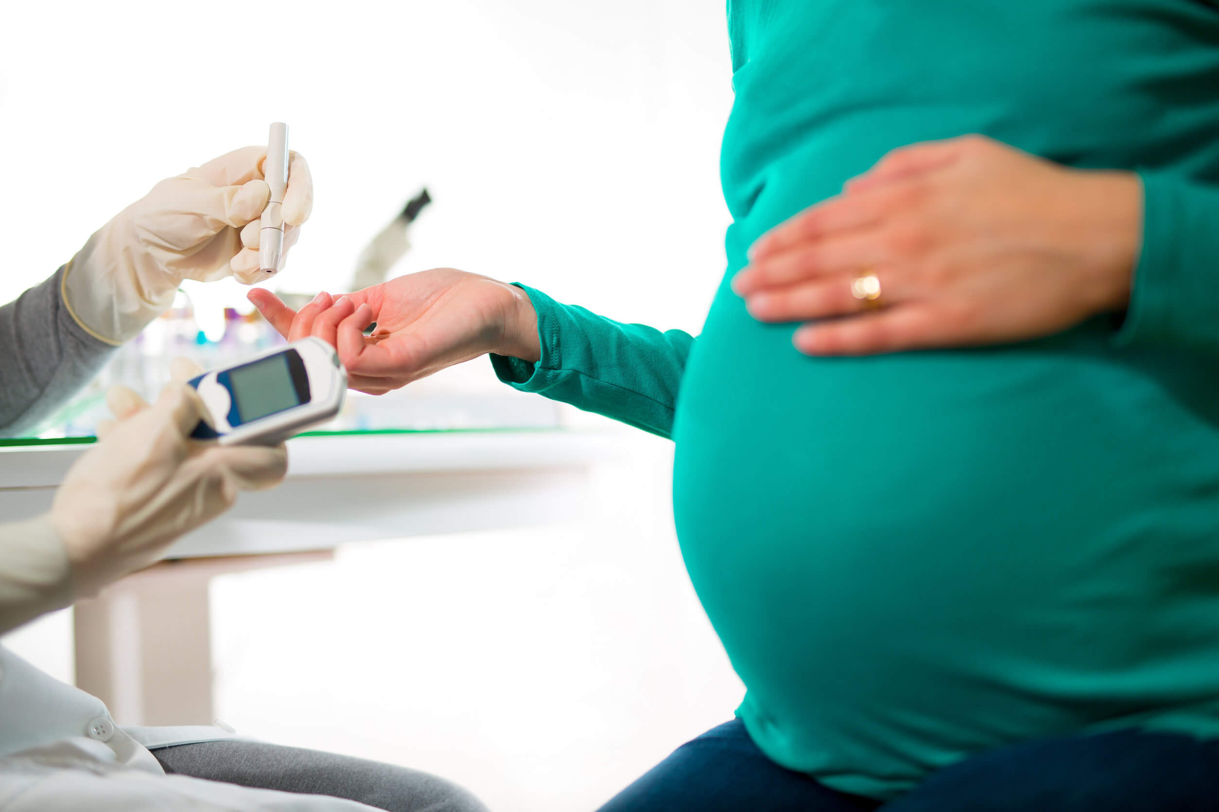 Fasten in der Schwangerschaft - Schwangere beim Arzt