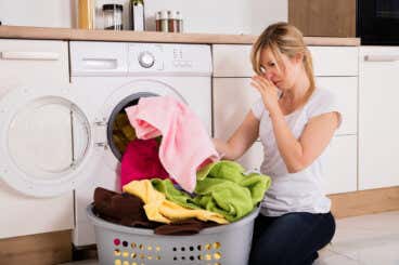 8 errores que provocan mal olor en la ropa