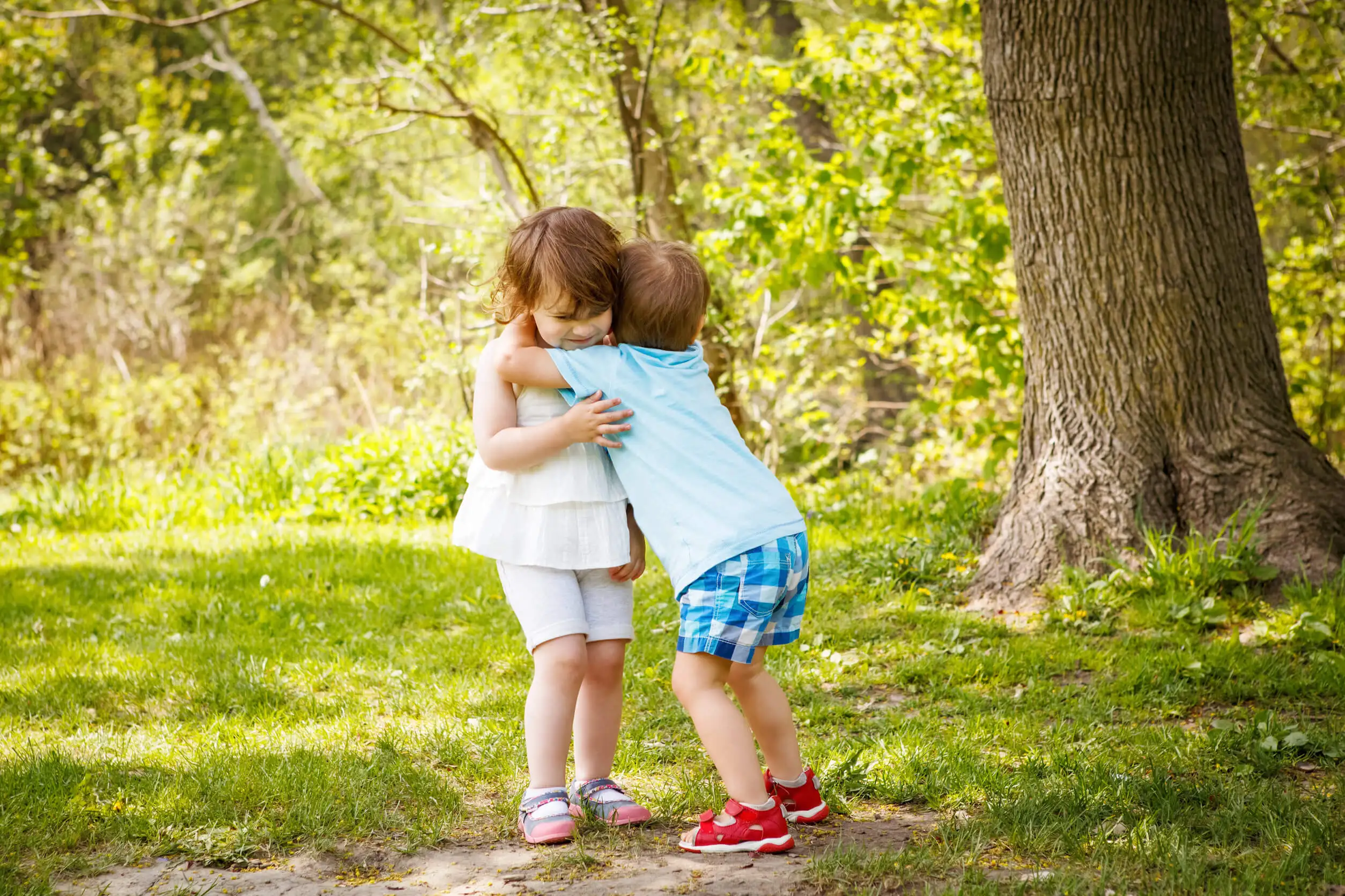 Le premier amour des enfants : pourquoi est-ce important ?