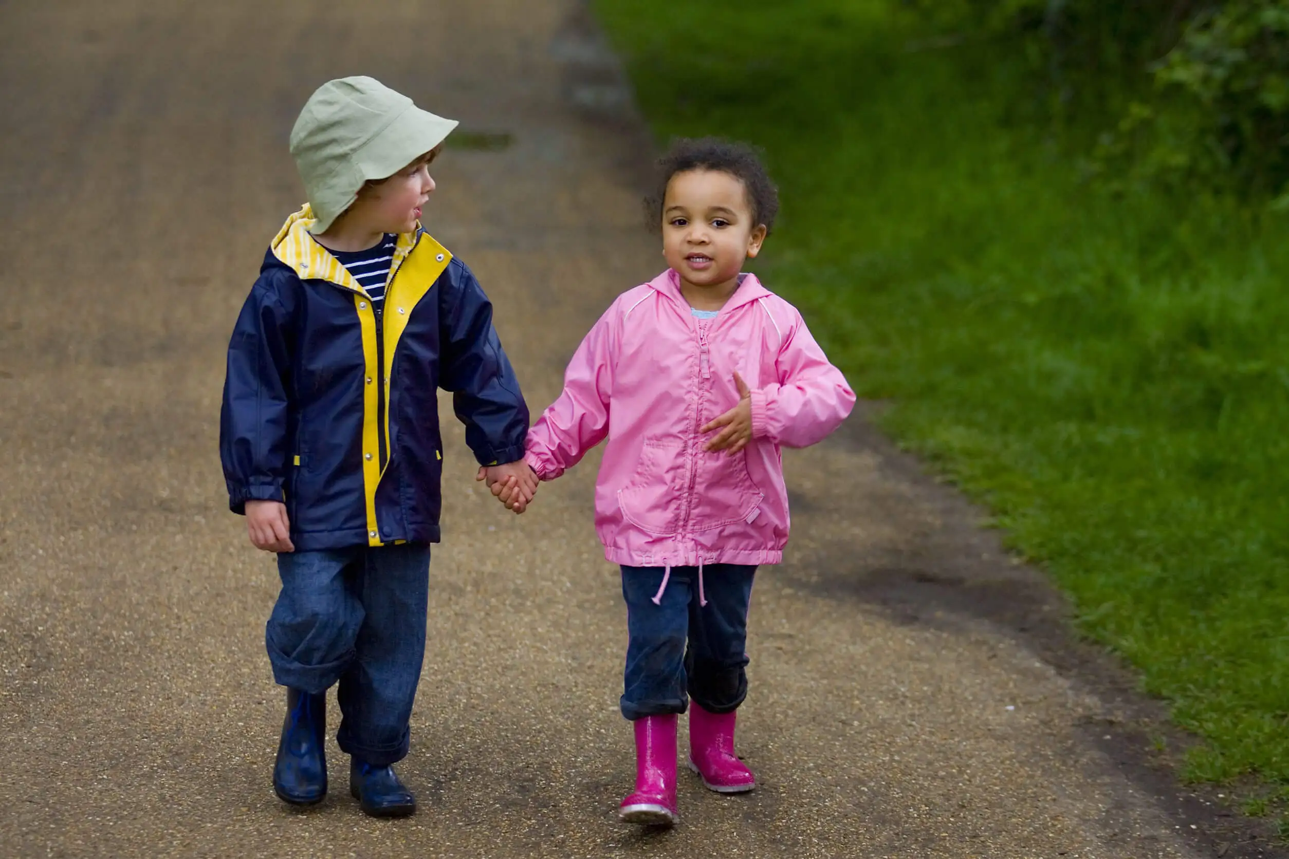 Le premier amour des enfants : pourquoi est-ce important ?