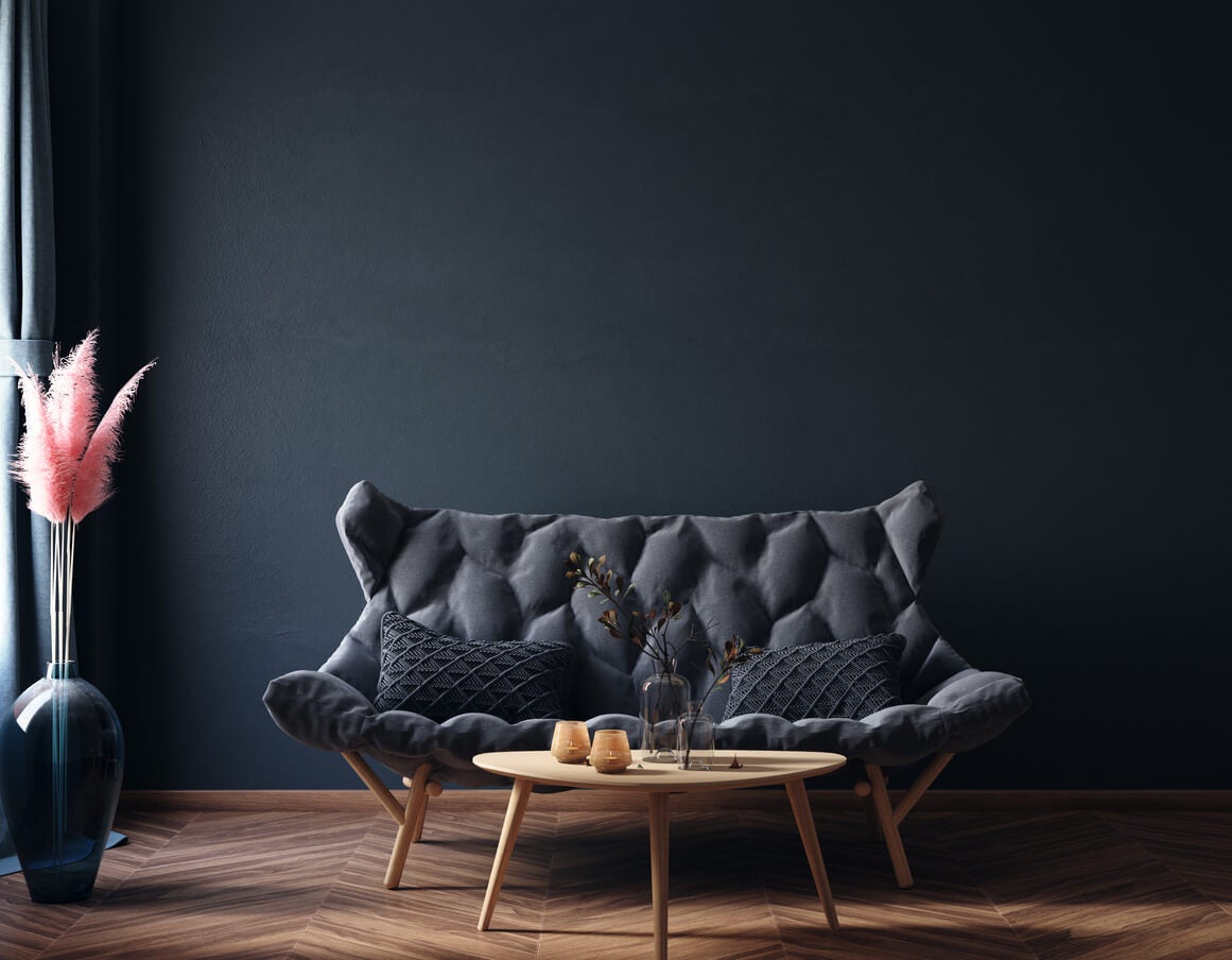 12 salones El Mueble con sofás oscuros que quedan modernos y chic