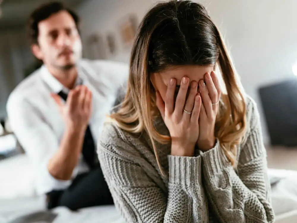 Pareja que no respeta la dignidad.