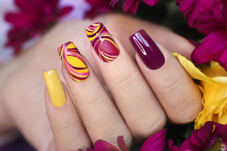 Uñas de gel: conoce sus ventajas, desventajas, duración y cómo hacerlas