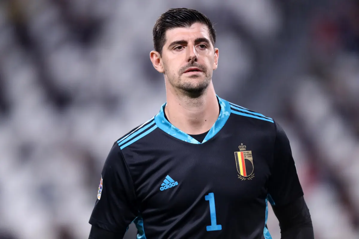Thibaut Courtois jugando para la selección de Bélgica.