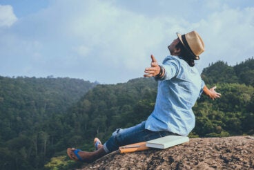 ¿En qué se diferencian los hombres solteros y las mujeres solteras?