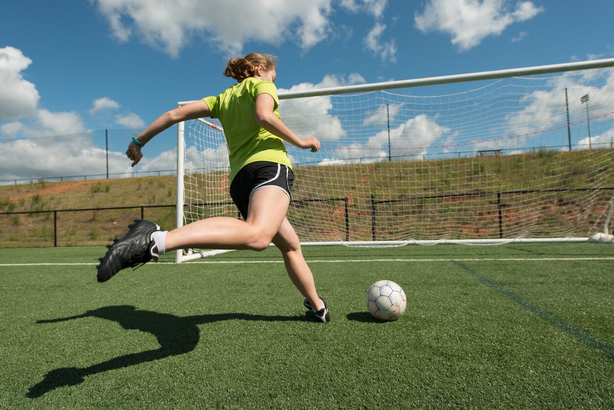 ¿Cómo influye el ciclo menstrual en el fútbol femenino?