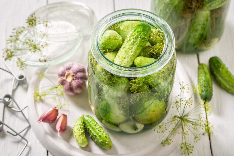 Pepinillos en vinagre: nutrientes, beneficios y preparación