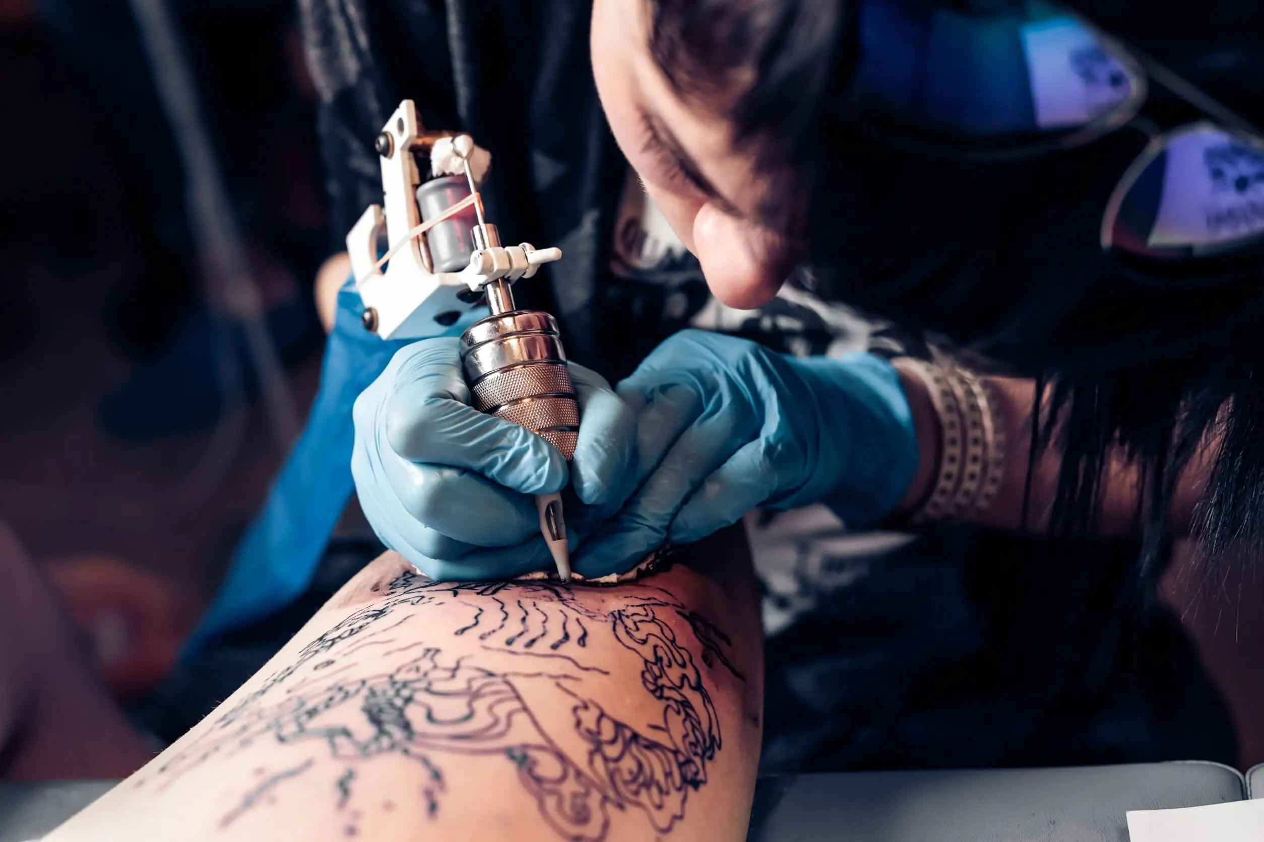 Elaboración de un tatuaje.