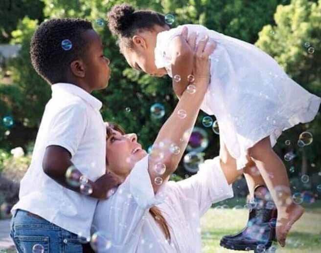 Les enfants adoptifs de Sandra Bullock.