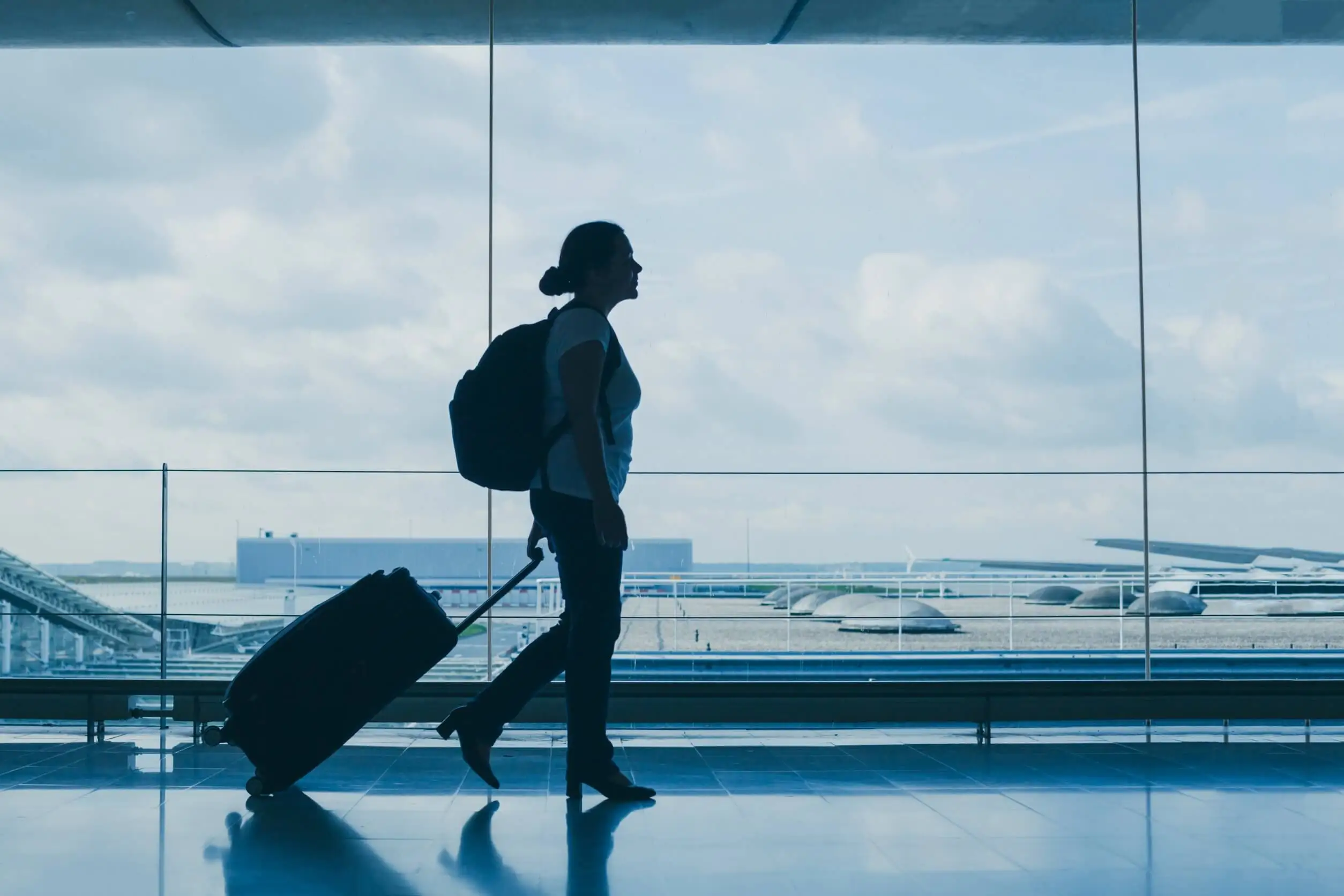 Mujer con jet lag.