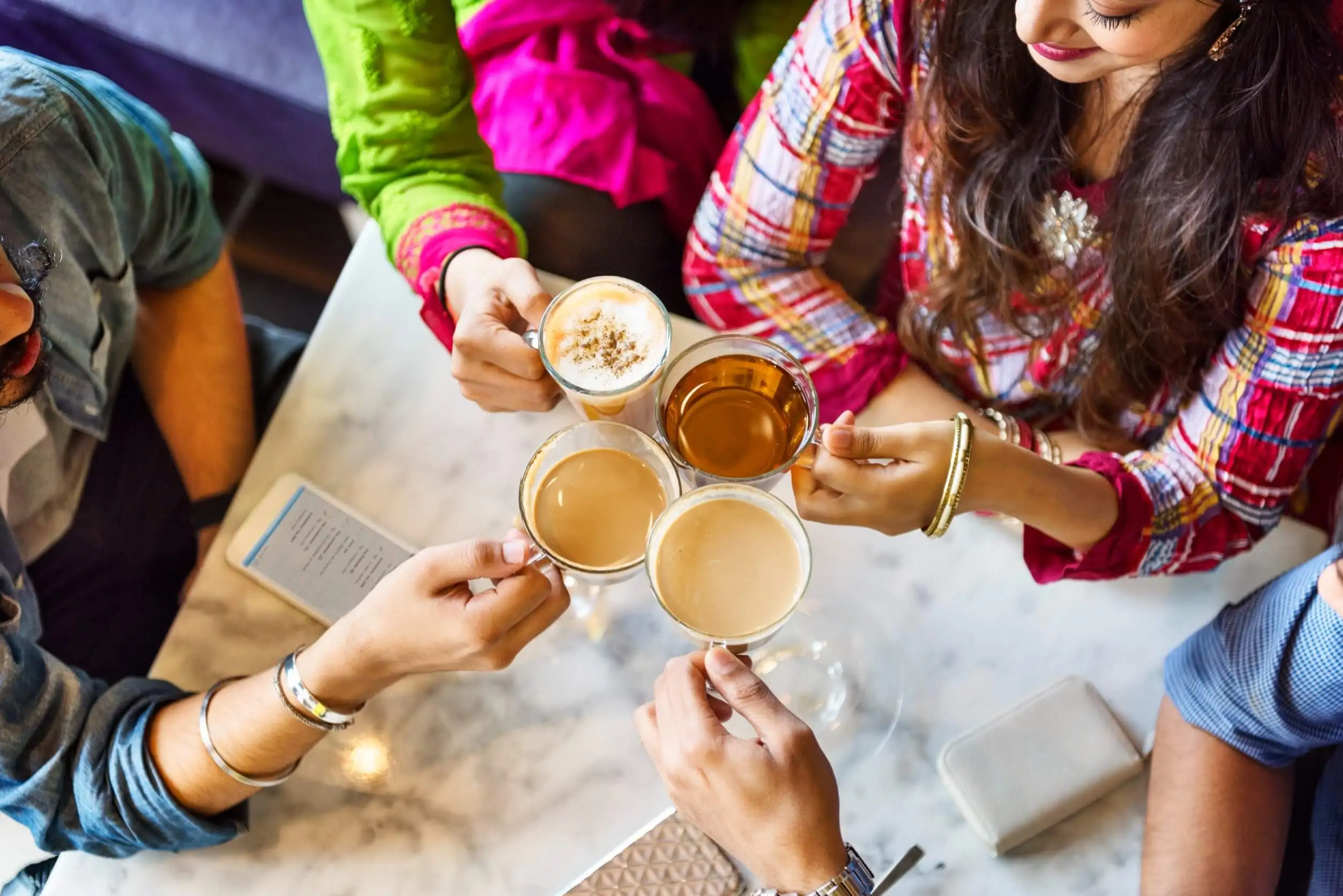 Café con amigos.