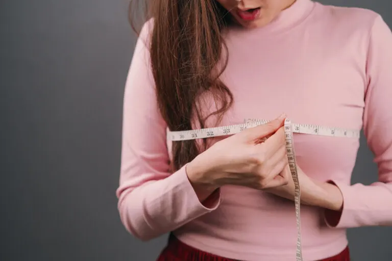 ¿Es posible aumentar los senos con suplementos naturales?