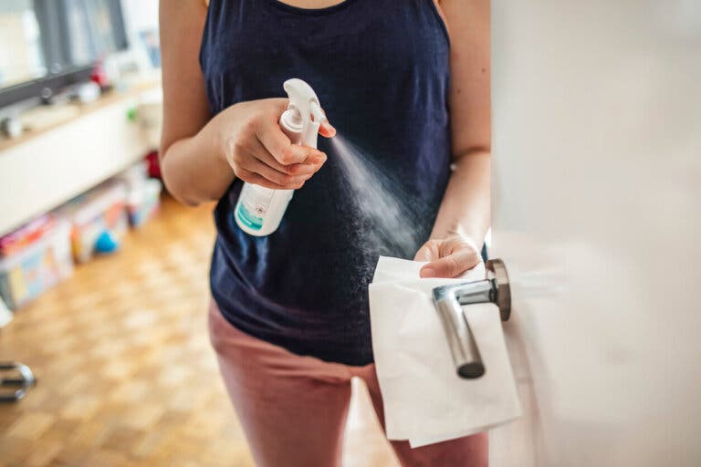 Cómo desinfectar tu hogar después de tener gripe o resfriado
