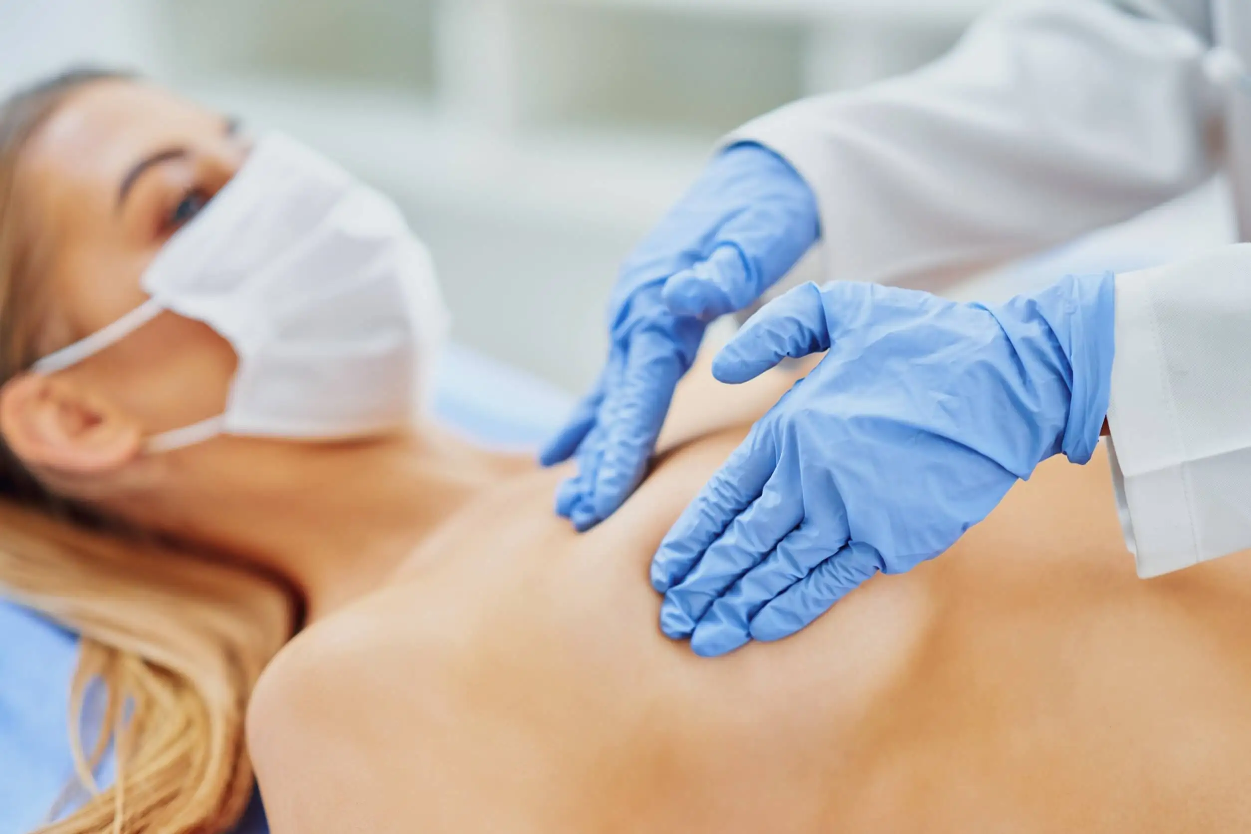 Las protuberancias en los pezones requieren evaluación médica